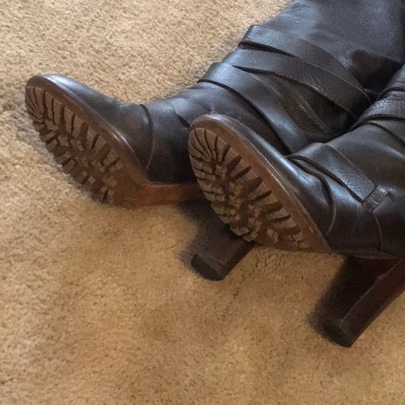 CHLOE Paddington Knee High Heeled Boots - Picture 3 of 3